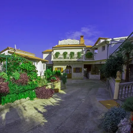 Olive Apartment *