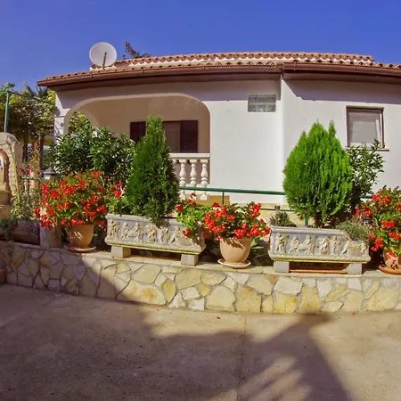 Olive Apartment *