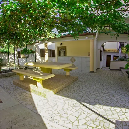 Olive Apartment